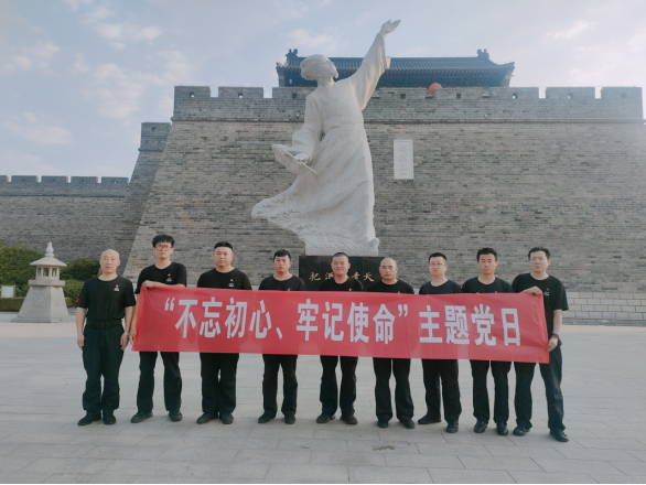 諸城守押大隊黨支部超然臺黨性教育基地開展“不忘初心、牢記使命”現(xiàn)場教學(xué)活動405.png